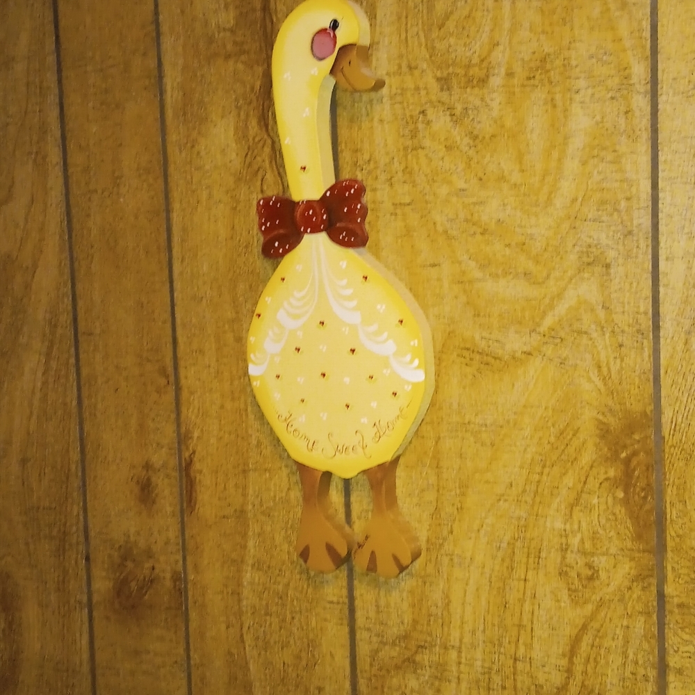VINTAGE HANDPAINTED WOODEN DECORATIVE DUCK.
